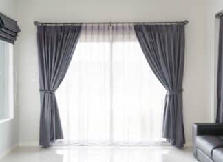 客厅采光窗帘室内装饰。欧宝app下载遮光窗帘能防热吗?